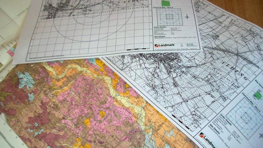 الدراسات الجيولجية المكتبية